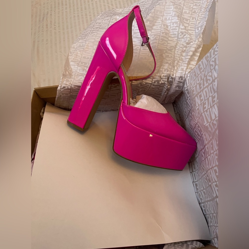 Steve Madden Prompt Platform Pumps in Fuchsia Patent, Sz 9.5 (New in box) - Picture 7 of 7